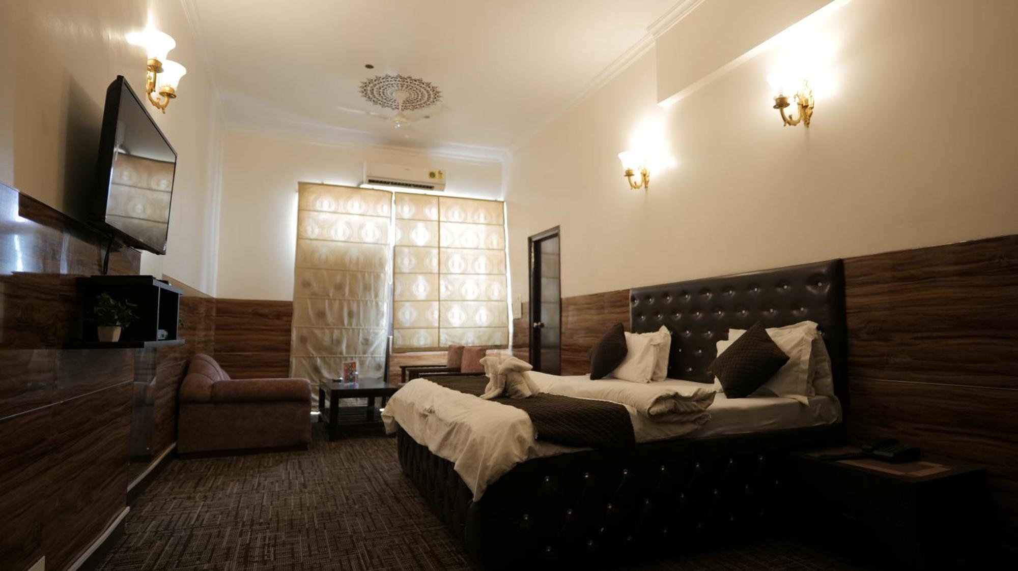 Rāi Hotel Kuber מראה חיצוני תמונה